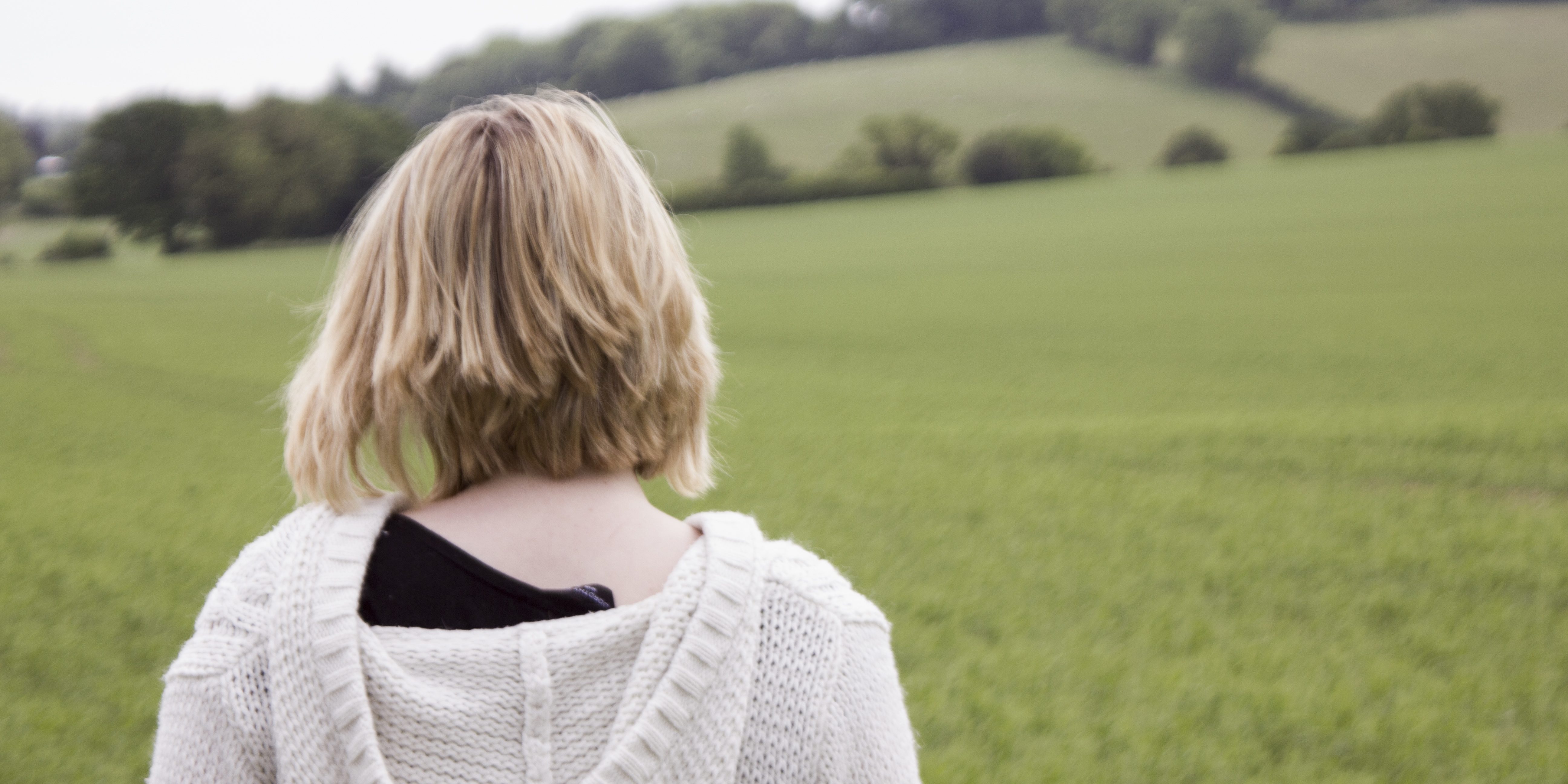 femme de dos paysage